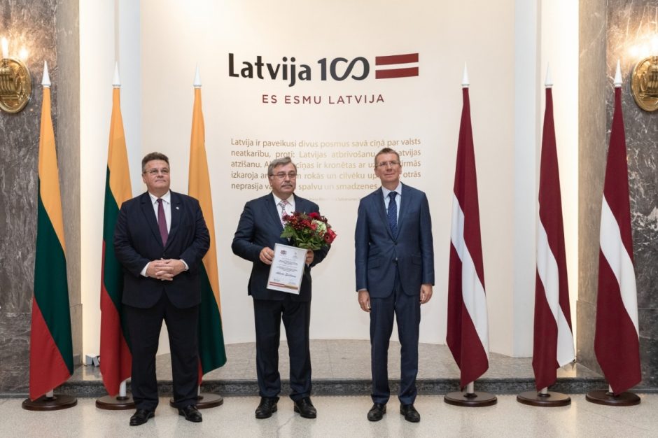 Buvusiam Latvijos ambasadoriui A. Sarkaniui – Baltų apdovanojimas