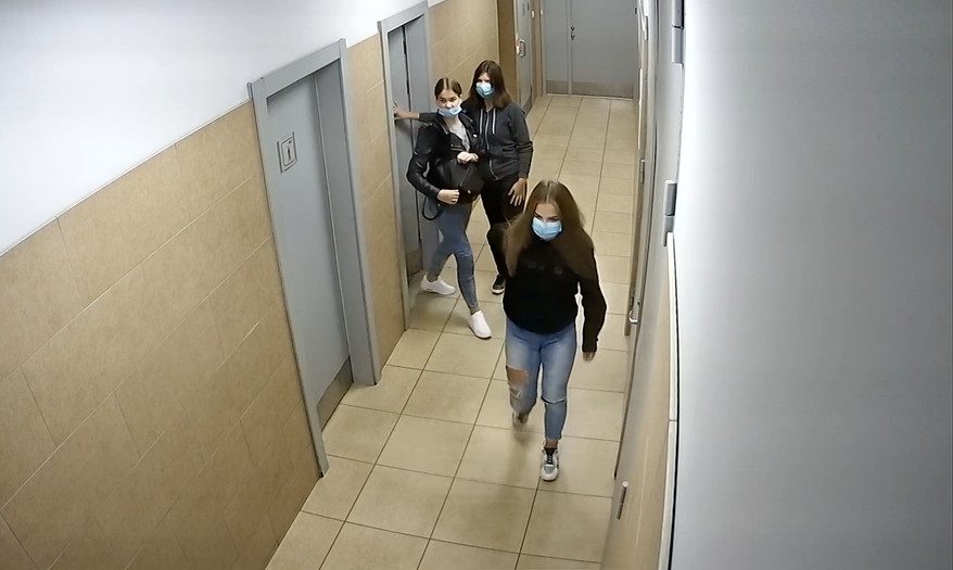 Šiaulių policija prašo pagalbos: gal atpažįstate šias merginas?