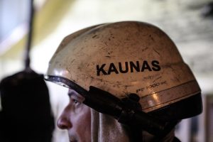 Nelaimė Kauno rajone: name kilus gaisrus sudegė moteris, vyras  išvežtas į klinikas